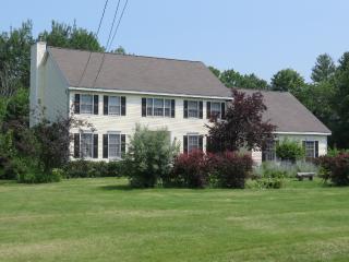 330 Broad St, Hollis, NH 03049-6037