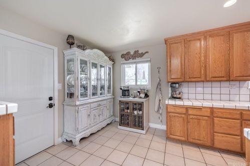 4050 Helene St, Simi Valley CA 93063-2929 exterior