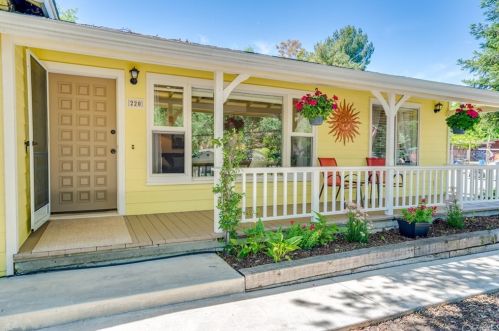 220 Pacific Ave, Lake Nacimiento, CA 93446-2410