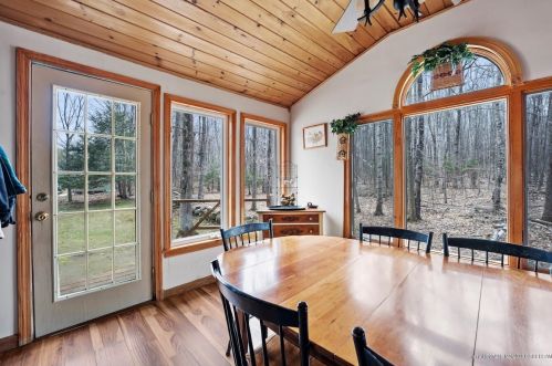 46 Beechwood Rd, Winthrop, ME 04364-3384