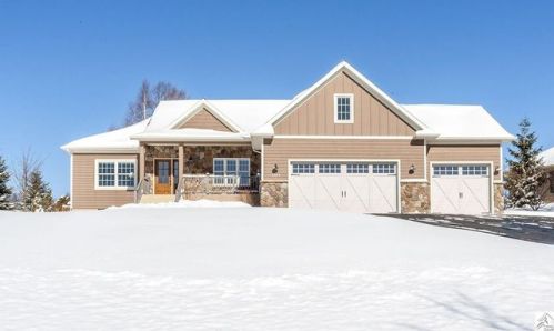 2729 Northridge Dr, Duluth, MN 55811-4210