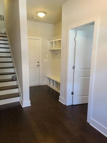 6081 Boylston Dr, Atlanta GA  30328-4102 exterior