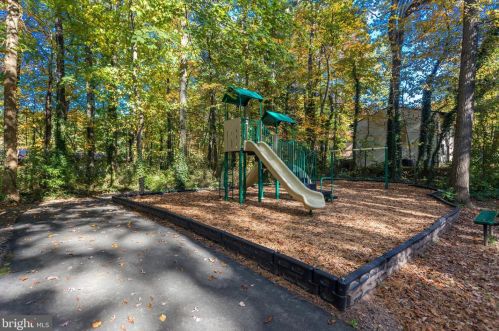 2337 Emerald Heights Ct, Herndon VA  20191-1749 exterior