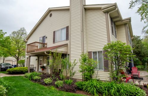5523 Barclay Ct, Willowbrook IL  60514-3607 exterior