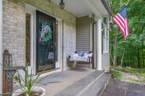 26 Carriage House Rd, Sparta, NJ 07871-1300