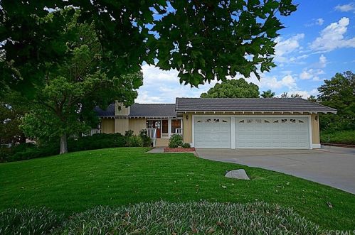 2073 Citrus Wood Ln, Riverside, CA 92503-6609