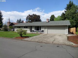 821 Johnson St, Woodburn, OR 97071-4938