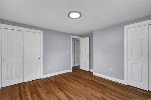 19 Mohawk Cir, Windsor CT  06095-2656 exterior