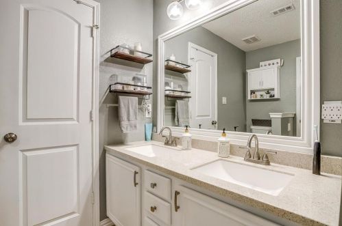 7105 Ashbourne Way, Fort Worth TX  76133-8924 exterior