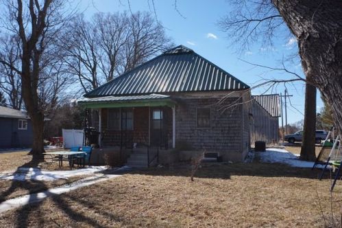 105 Derby Ave, Giltner, NE