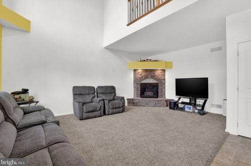 1433 Farm Cross Way, York PA  17408-8537 exterior