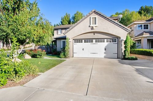 8730 Foxhollow Dr, Anaheim CA  92808-1674 exterior