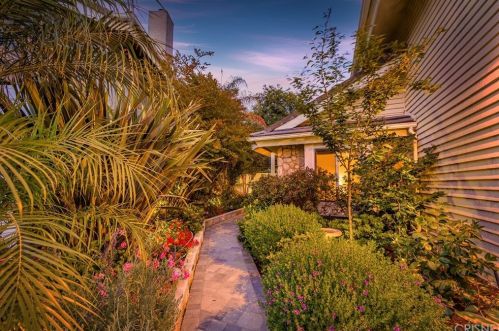 384 Alder Springs Dr, Calabasas, CA 91377-1200