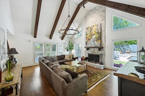 6930 Hunters Knl, Atlanta GA  30328-1763 exterior