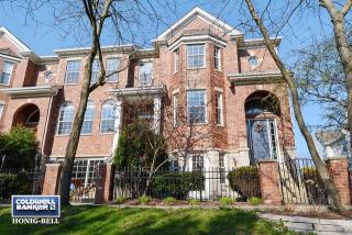 920 Shandrew Dr, Naperville, IL 60540-8226