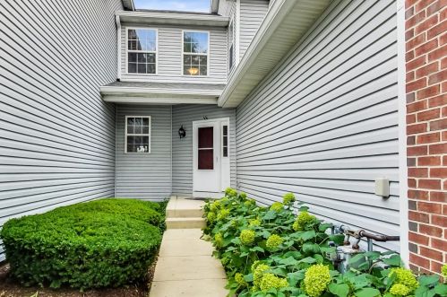 345 Ridge Rd, North Aurora, IL 60542-9156
