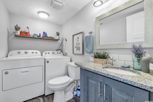 7917 Harvel Dr, Sandy UT 84070-0118 exterior