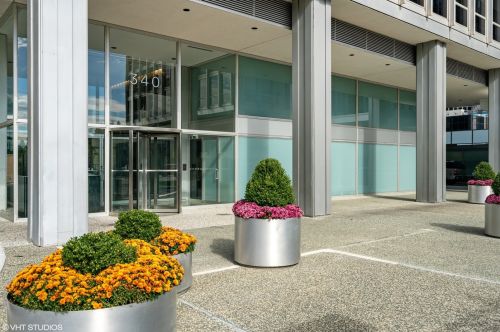 340 Diversey Pkwy, Chicago, IL 60657-6241