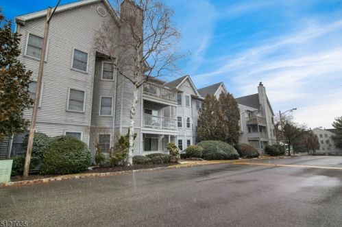 114 Quartz Ln, Paterson, NJ 07501-3350