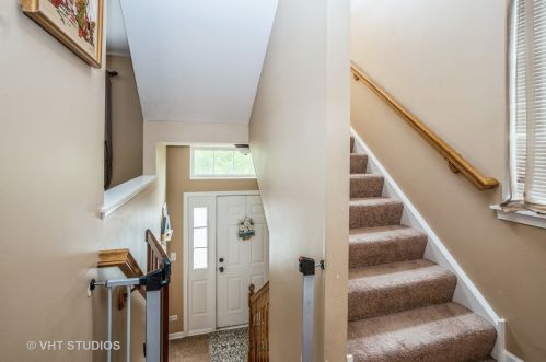 2100 Concord Ln, Addison, IL 60101-5611