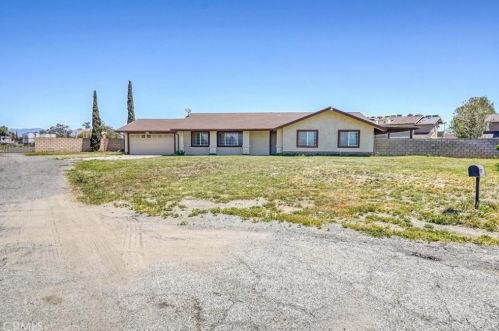 9859 Palm Ln, Bloomington, CA 92316-1656