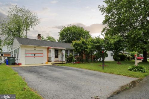 2424 Cambridge Rd, York, PA 17402-3645
