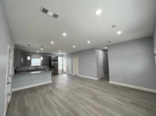 1913 Oak Knoll Dr, Fort Worth TX  76117-5406 exterior