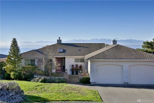 534 Dolphin Dr, Freeland, WA 98249-9695