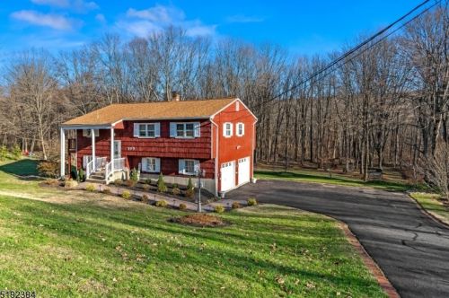 209 Mooney Rd, Roxbury Township, NJ 07836-9233