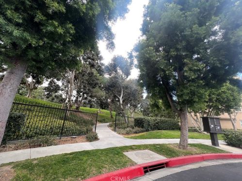 15 Tall Oak, Irvine CA  92603-4213 exterior