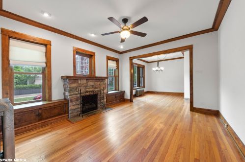 1469 Berteau Ave, Chicago, IL 60613-1914
