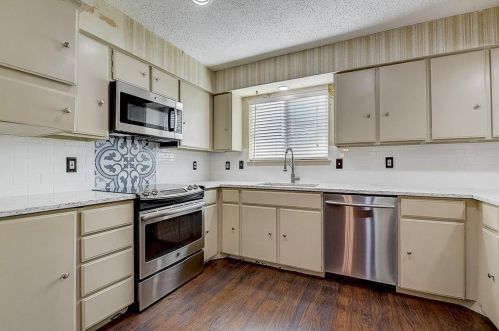 9504 Amberton Pkwy, Dallas TX  75243-3228 exterior