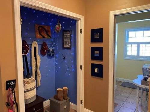 115 Edgewood Rd, Niantic CT  06357-1615 exterior