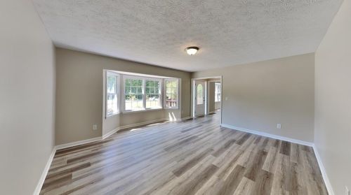55 Aspen Lake Dr, Newnan, GA 30263-4420