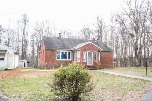 5804 Bridgeport Rd, Arvonia, VA 23004-2031
