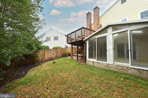 5074 Queens Wood Dr, Springfield VA  22015-1530 exterior