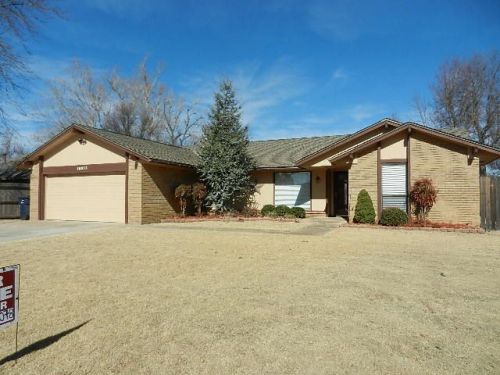 10033 Mamus Ln, Yukon, OK 73099-7952