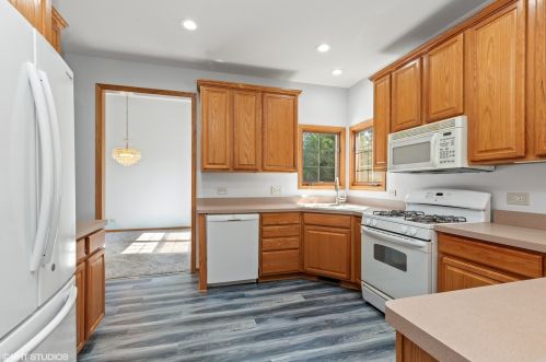 204 Red Hawk Rd, Pingree Grove IL  60140-8244 exterior