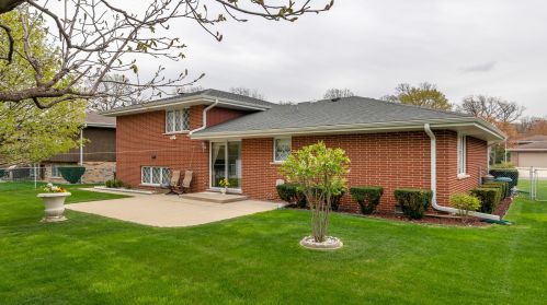 187 Spring Oaks Dr, Wood Dale, IL 60191-2242