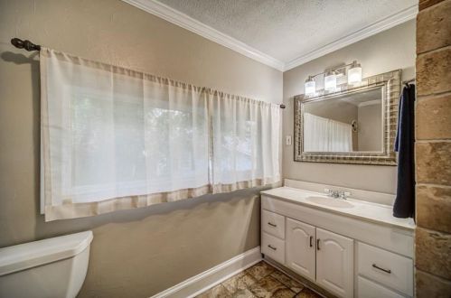 1715 Marietta Rd, Atlanta GA  30318-1907 exterior