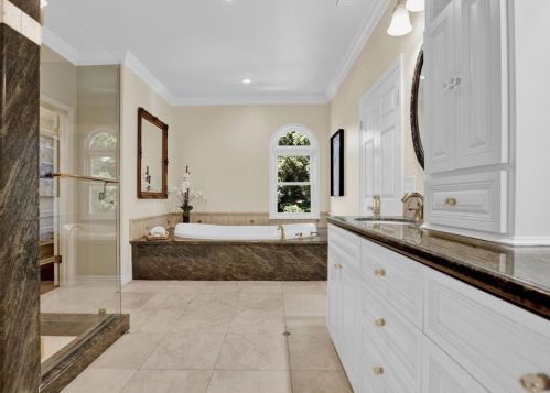 1156 Sugarbush Dr, Vista CA 92084-7464 exterior