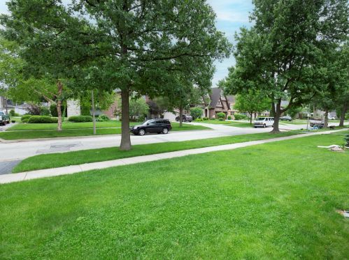 134 Sunnyside Ave, Elmhurst IL  60126-3212 exterior