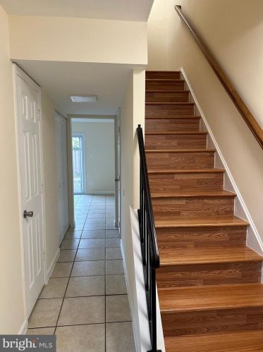 1153 Autumnhaze Ct, Herndon, VA 20170-4220