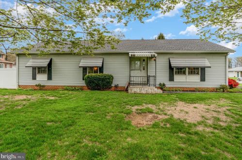 2 Laurel Dr, Hanover, PA 17331-9348