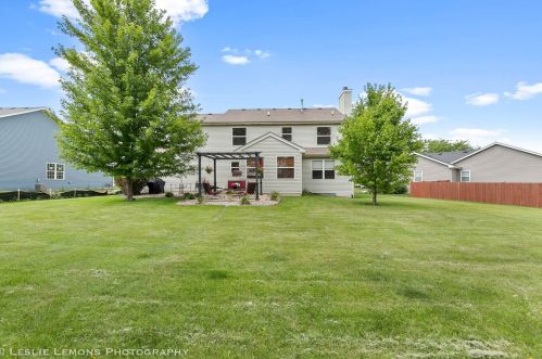 128 Reston Ct, Sycamore IL  60178-3000 exterior