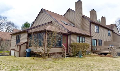 9 Blackstone Rd, Upper Stepney, CT 06468-2631