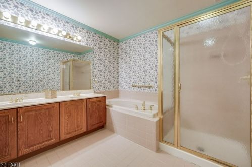 11 Sycamore Ln, Dover NJ  07869-3704 exterior