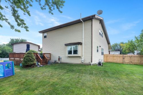 911 Cumberland Ct, Carol Stream IL  60188-9070 exterior