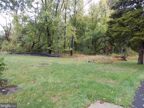 4 Stoneham Rd, Trenton NJ 08638-2745 exterior