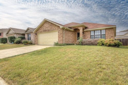 6085 Belmont Stakes Dr, Fort Worth TX  76179-2388 exterior